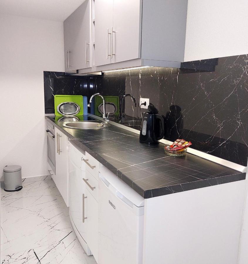 Big Delux Apartment Мостар Екстериор снимка